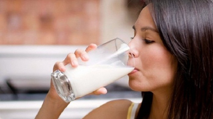 Bỏng miệng do ăn phải đồ nóng thì có thể uống một cốc sữa tươi
