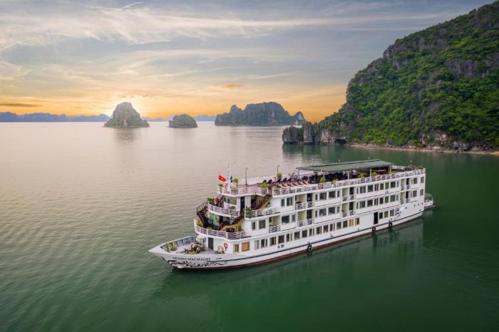 Giá tour du lịch Hạ Long bằng du thuyền của công ty Hương Hải khá phải chăng