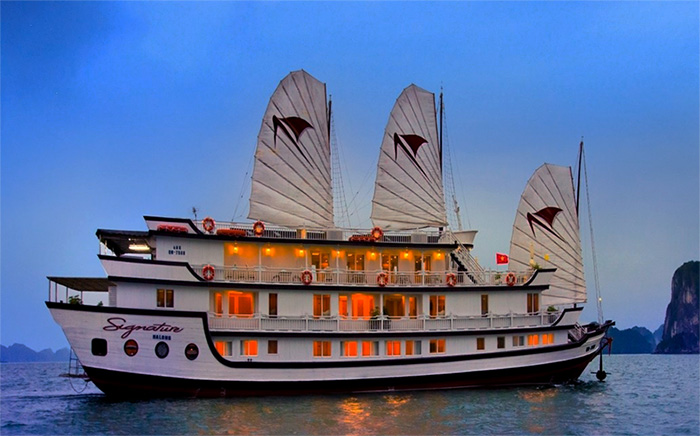 Du thuyền sang trọng của công ty du lịch Linh Bình 