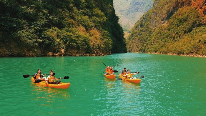 Chèo thuyền Kayak ở sông Nho Quế