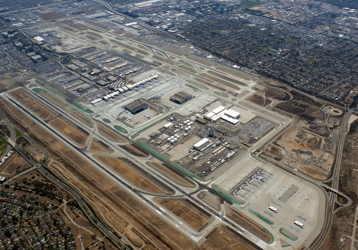Sân bay quốc tế Los Angeles LAX là sân bay bận rộn thứ 5 thế giới xét về lưu lượng khách phục vụ