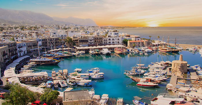 Cộng hoà Síp là một đảo quốc thuộc vùng Địa Trung Hải, là thành viên có nền kinh tế phát triển và ổn định của Liên minh châu Âu.