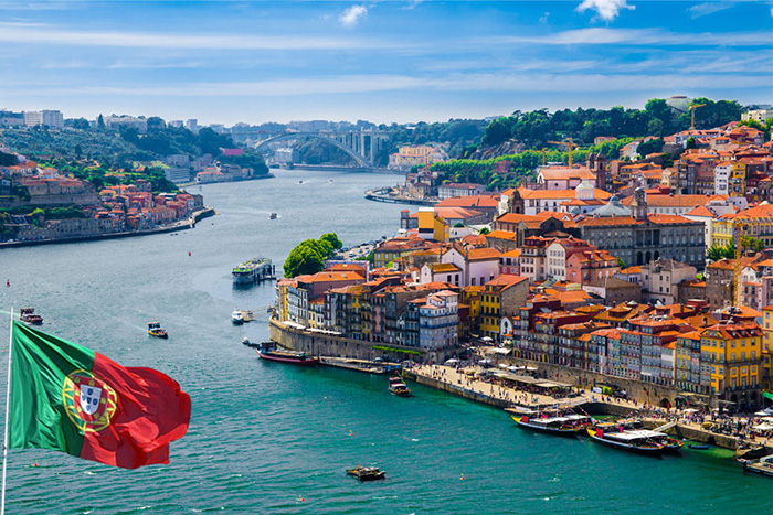 Định cư Bồ Đào Nha cung cấp con đường đơn giản nhất và ngắn nhất cho giới đầu tư nước ngoài có được quyền cư trú Châu Âu.