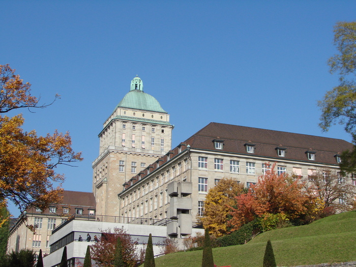 Đại học Zurich - một trong những ngôi trường lớn nhất tại Thụy Sĩ