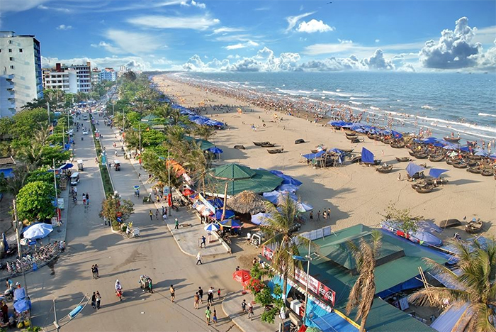 Sầm Sơn là một bãi biển đẹp nổi tiếng của Thanh Hóa thu hút hàng triệu lượt khách ghé thăm hàng năm