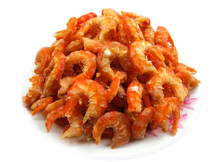 Tôm khô loại 2 sẽ có kích thước nhỏ hơn, màu sắc không đồng đều bằng loại 1