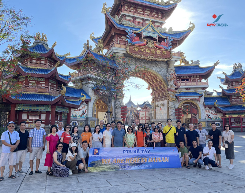 Du khách tour du lịch Trung Quốc do Kavo Travel tổ chức
