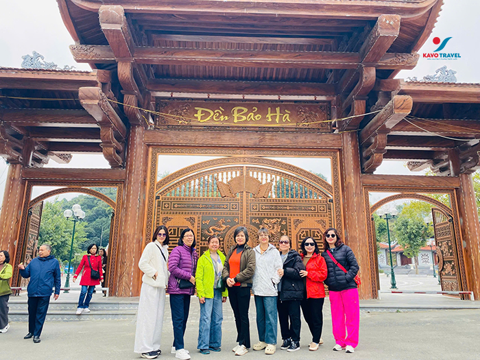 Nhóm du khách du lịch Bắc Hà do Kavo Travel tổ chức