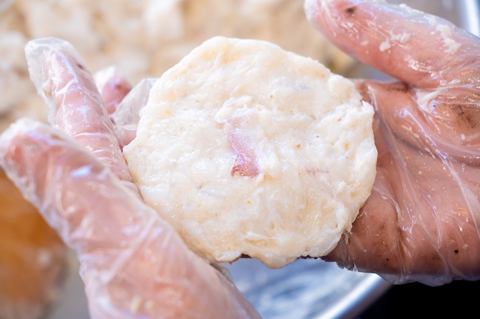 Phổ biến nhất là chả mực Hạ Long