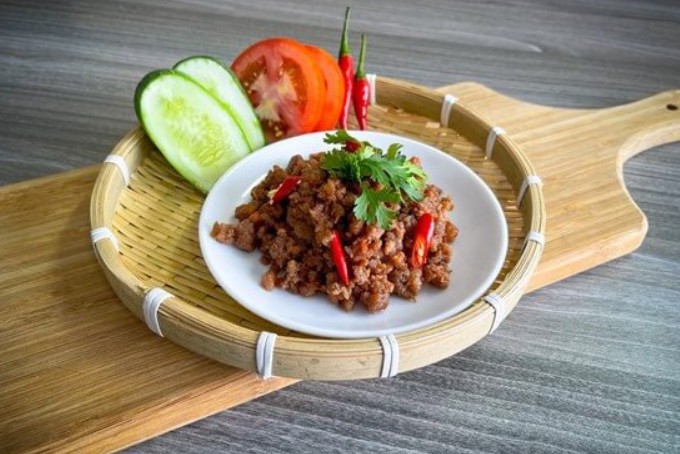 Thịt chưng mắm tép ăn với com nóng rất ngon